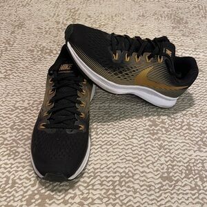 Nike Zoom Pegasus Women’s Size 8 Sneakers